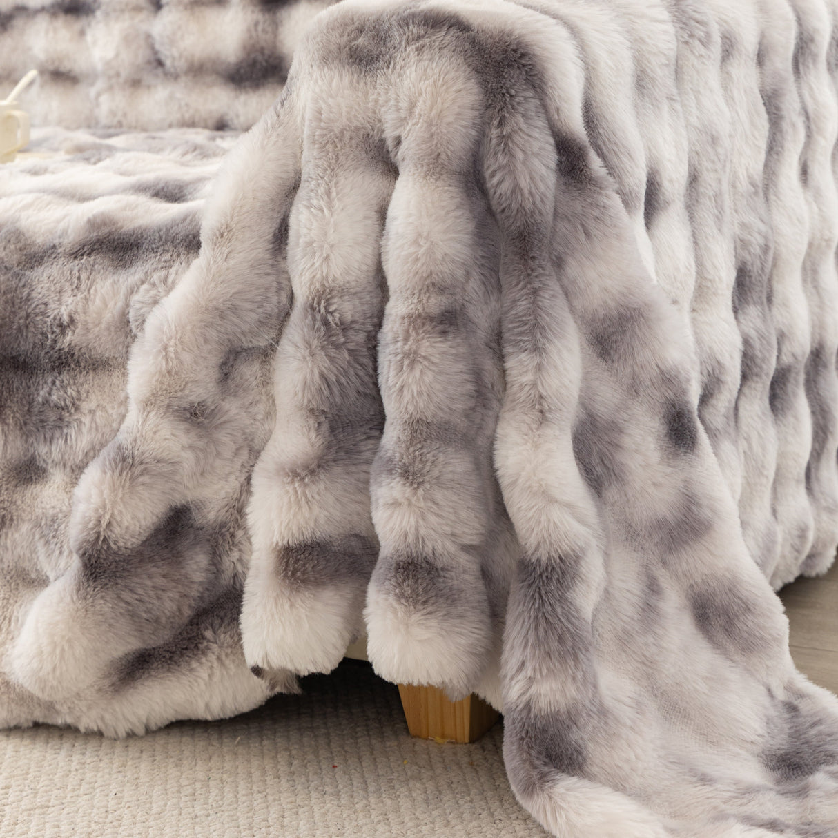 Thick Faux Fur Couch Cover Fluffy Fuzzy Warm Washable Furniture Protector for Kids Pets