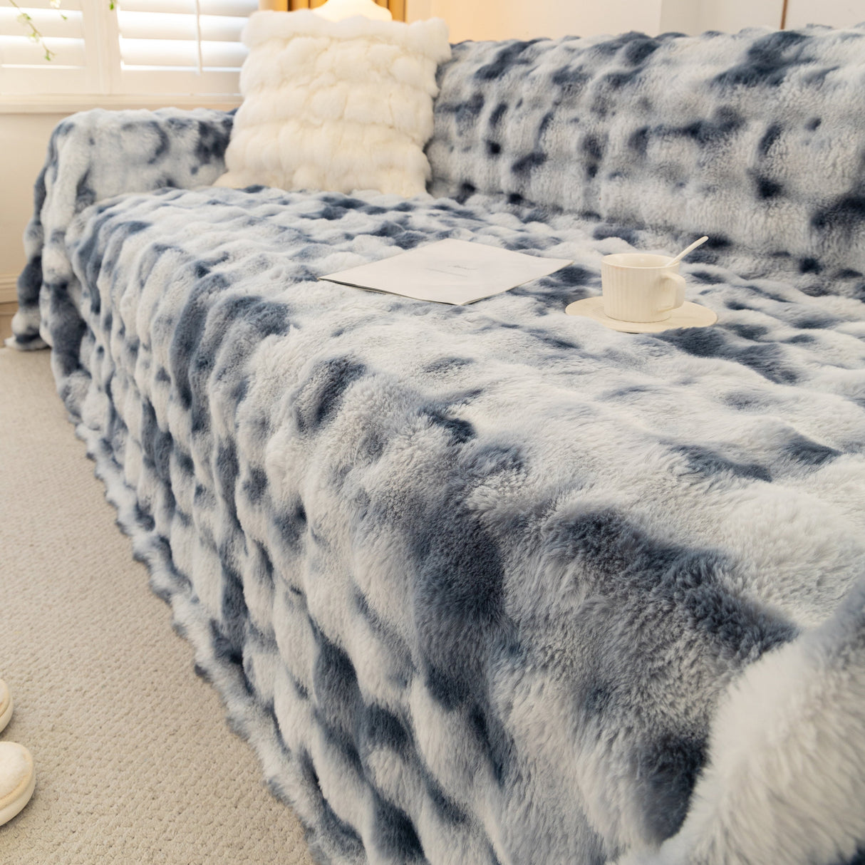 Thick Faux Fur Couch Cover Fluffy Fuzzy Warm Washable Furniture Protector for Kids Pets