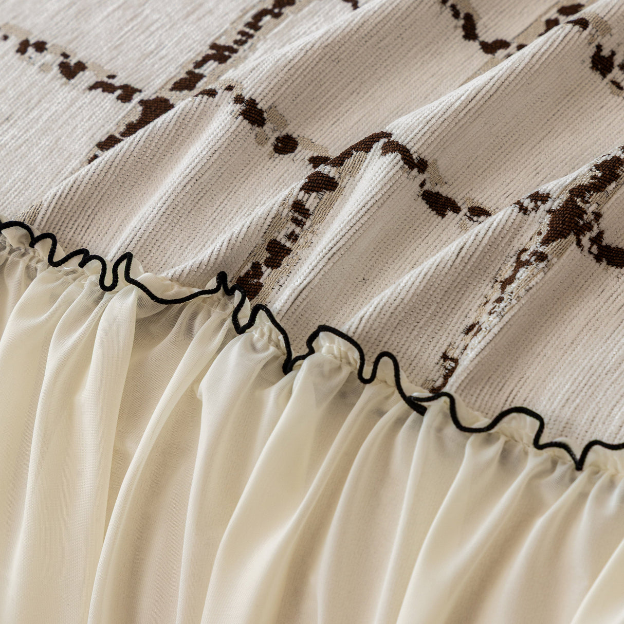 Grid Sofa Cover with Ruffle Skirt – Soft, Decorative, Full-Cover Couch Protector