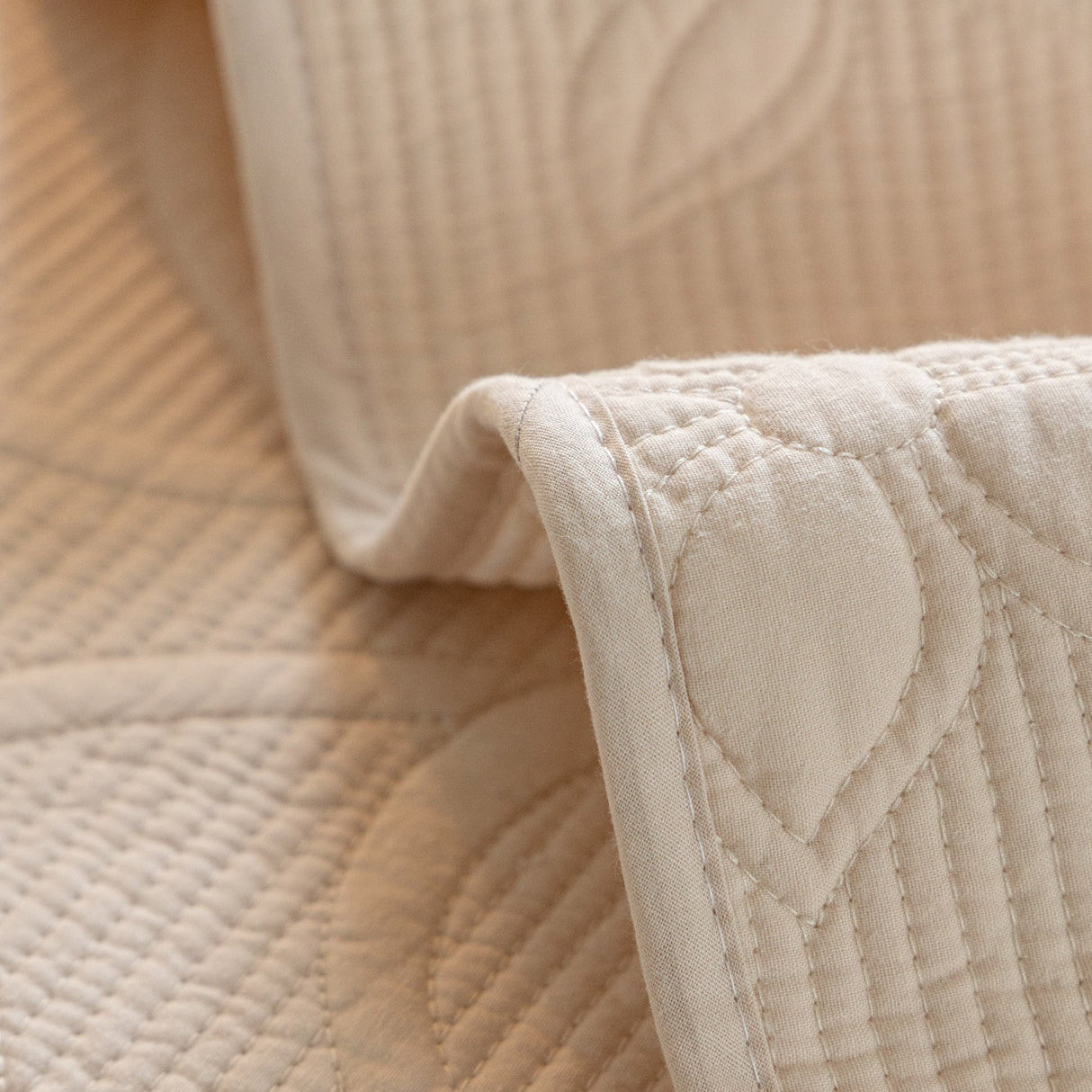 Floral Cotton Quilted Sofa Cover, Non-Slip Couch Protector with Scalloped Edges