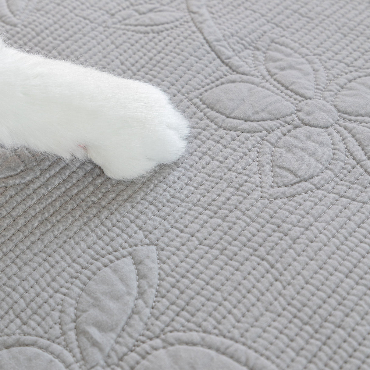 Floral Cotton Quilted Sofa Cover, Non-Slip Couch Protector with Scalloped Edges