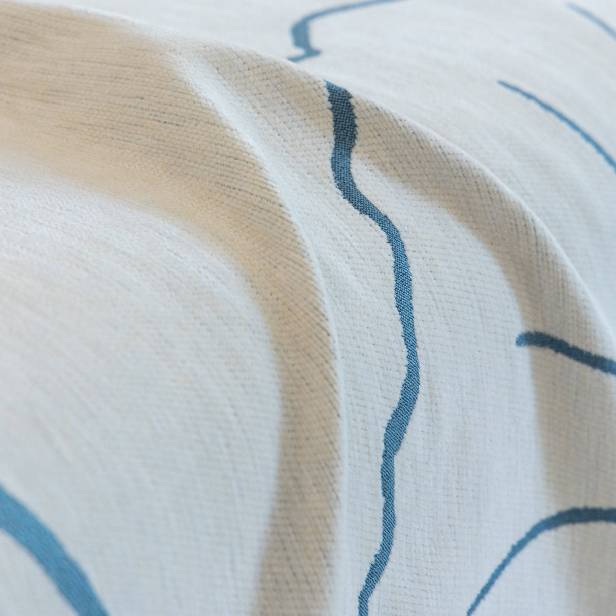 Cozy Couch Throw Blanket with Tassels, Jacquard Leaf Pattern Furniture Protector