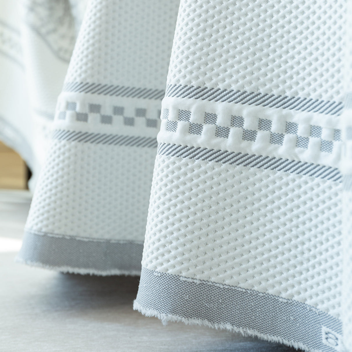 Cooling Throws for Sofas and Chairs, Scratch Resistant Couch Protector Blanket