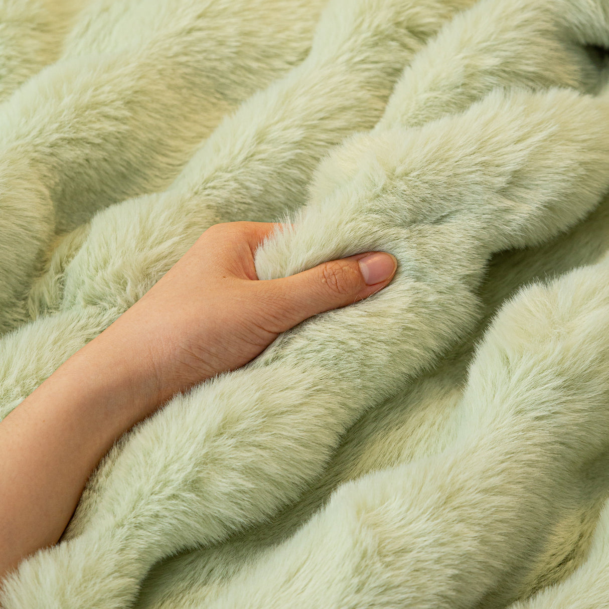 Thick Faux Fur Sofa Cover Fluffy Plush Warm Sofa Slipcover Furniture Protector for Couch Bed