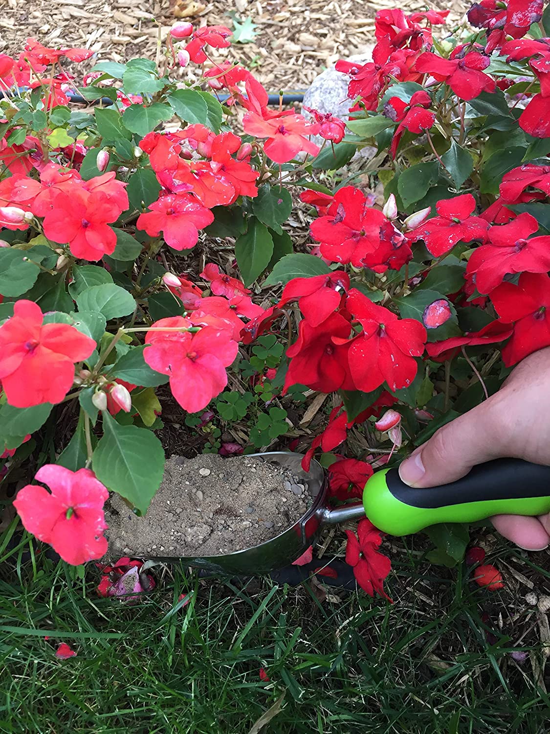 Scoop Trowel by Garden Guru