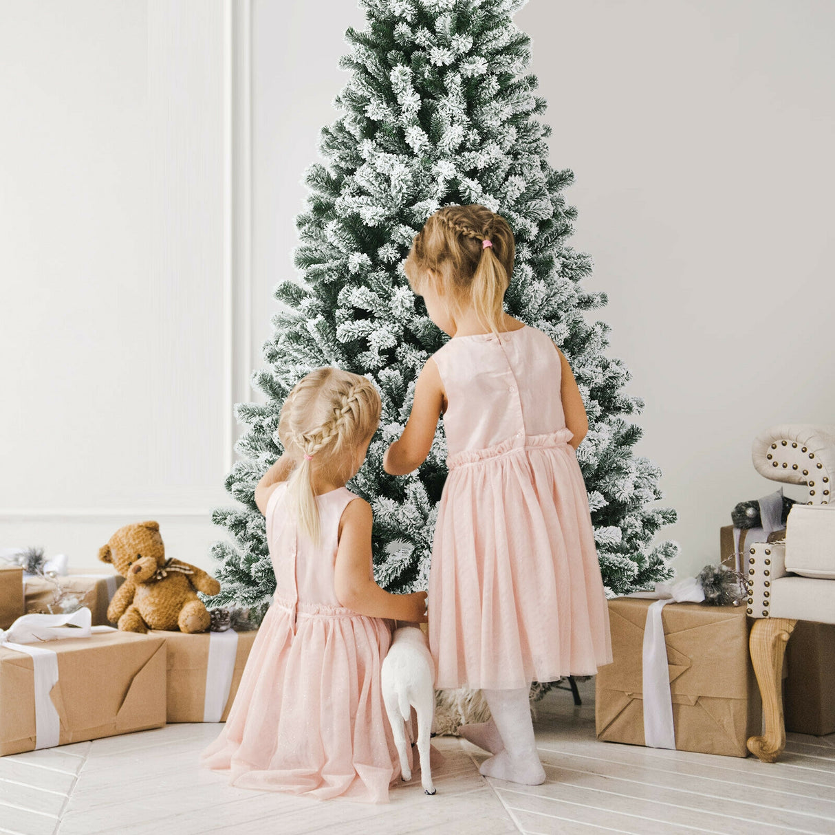 6 Feet Pre-lit Snow Flocked Hinged Christmas Tree with 928 Tips and Metal Stand-6 ft