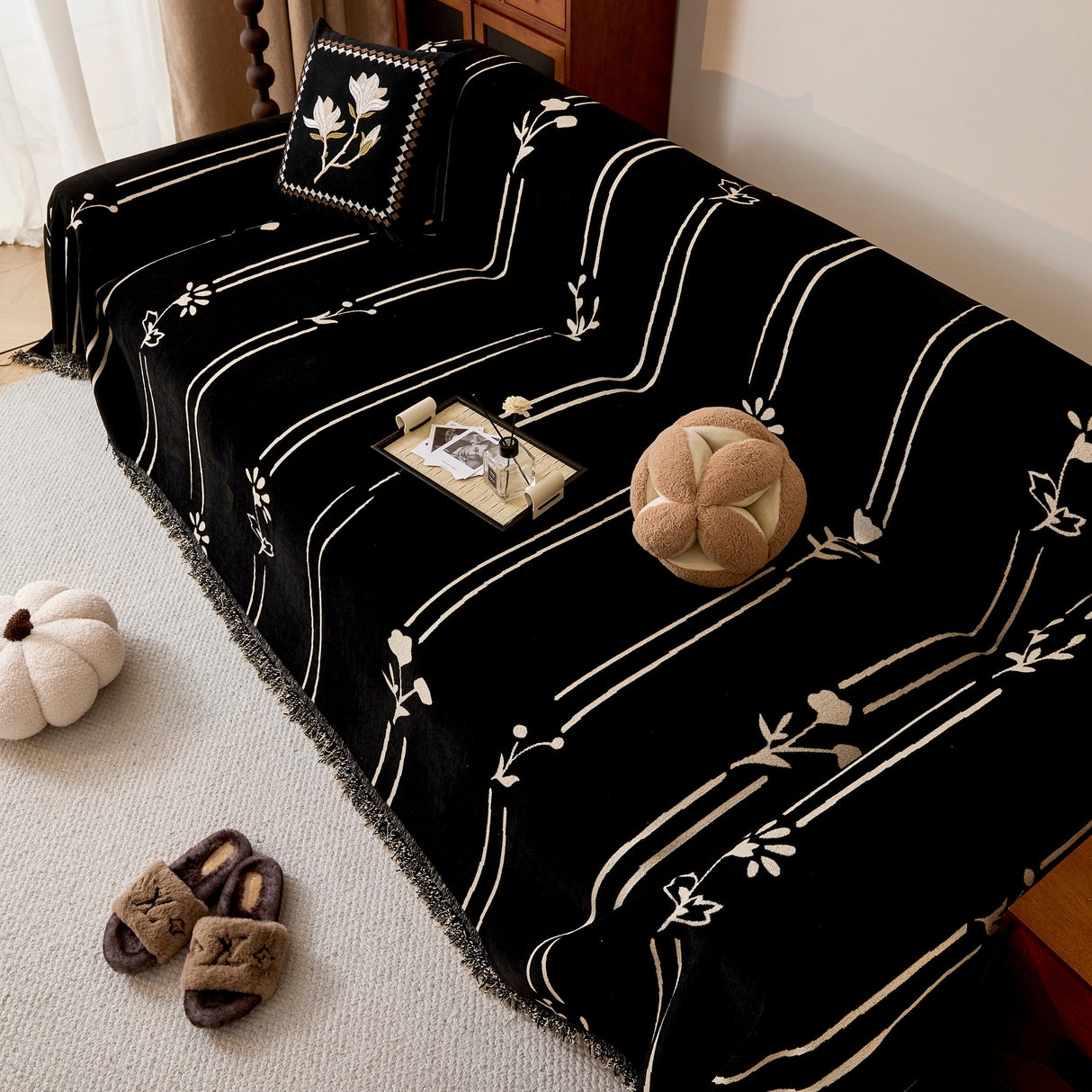 Chenille Jacquard Sofa Throw Cover with Tassel Soft Thick Couch Protector Blanket