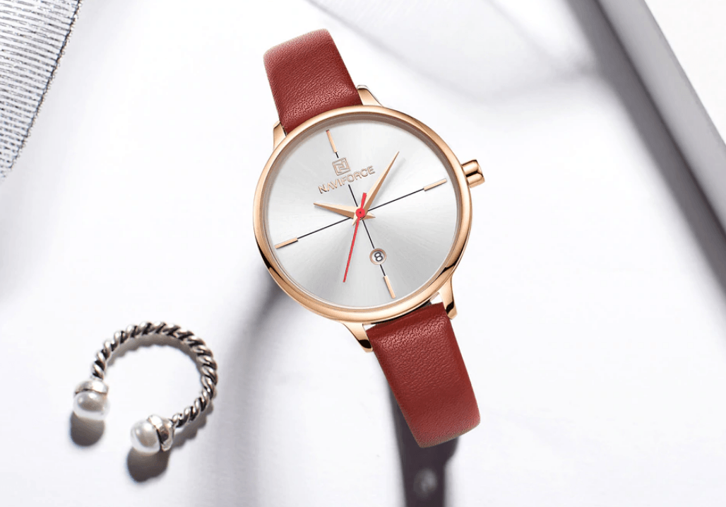Women's Luxury Watch With Leather Belts Shiny Steel Case Scratch Resistant Glass Unique Design Perfect Gift