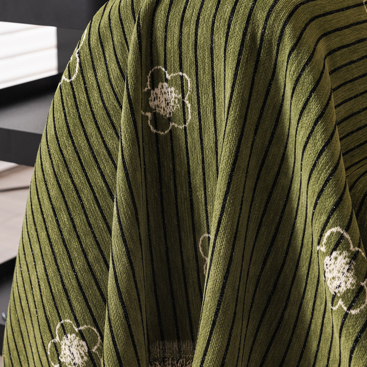 Chenille Camellia Floral Sofa Throw Cover Couch Blanket with Striped Jacquard