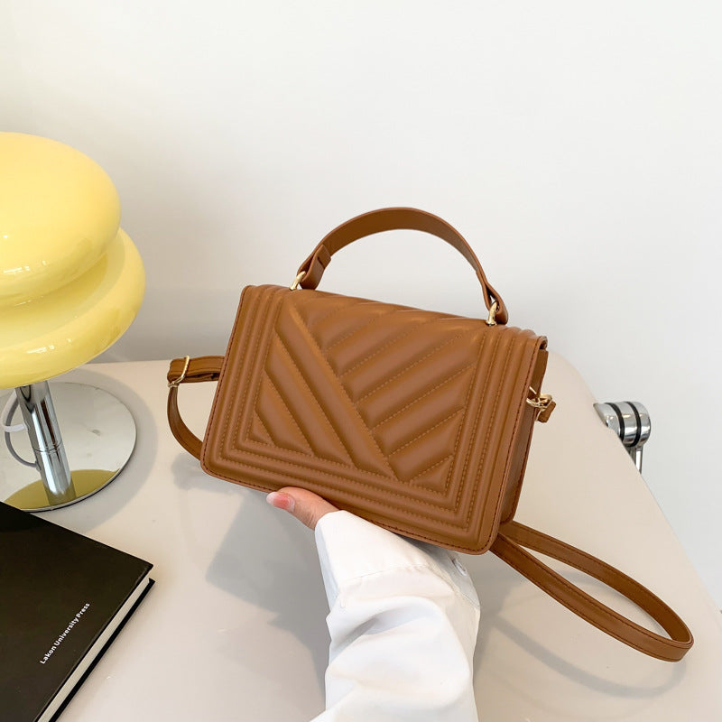 Dazzling Bags For Women Chain Crossbody Bags In Pu Leather Female Fashionable Shoulder Bag Ladies Handbags Simple Messenger Bag Casual Indentation Western Style Portable Women