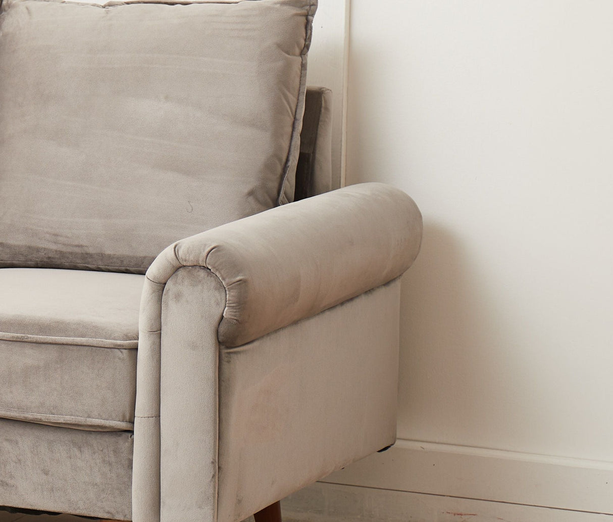 Graceful Design Plush Comfort Loveseat by Couch.com