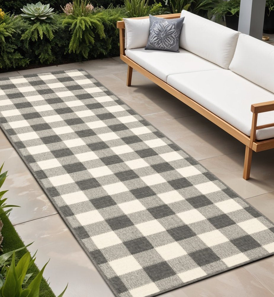 7' X 10' Gray And Ivory Indoor Outdoor Area Rug