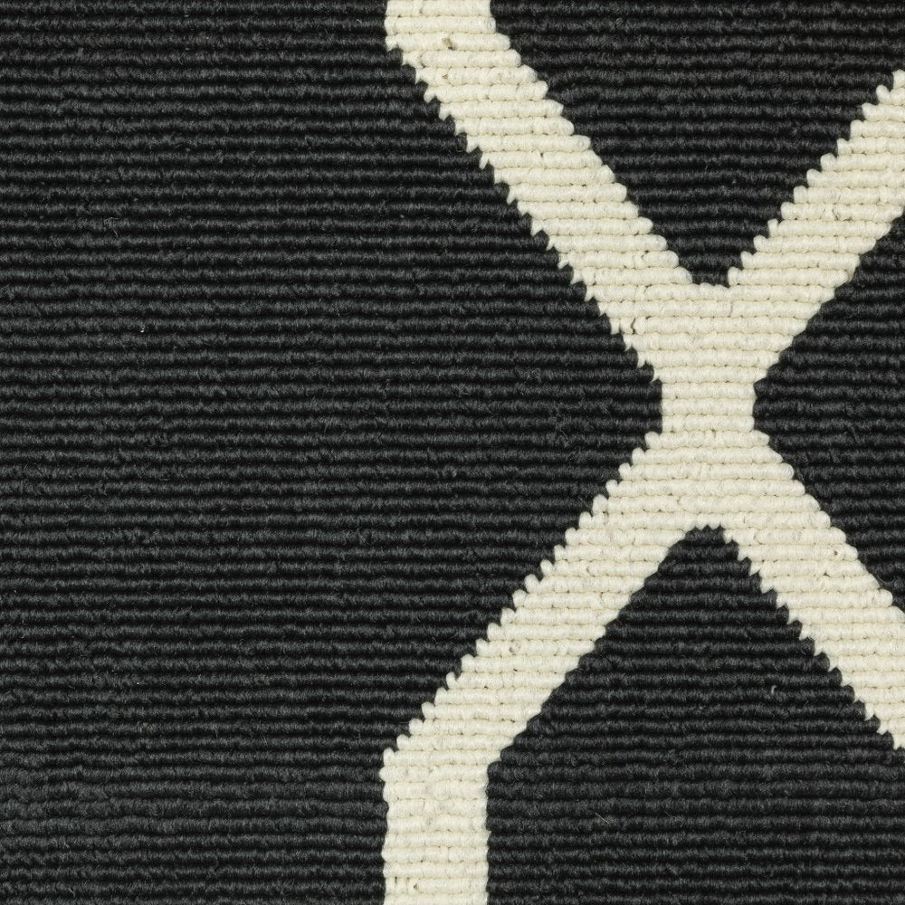 8' X 11' Black And Ivory Indoor Outdoor Area Rug