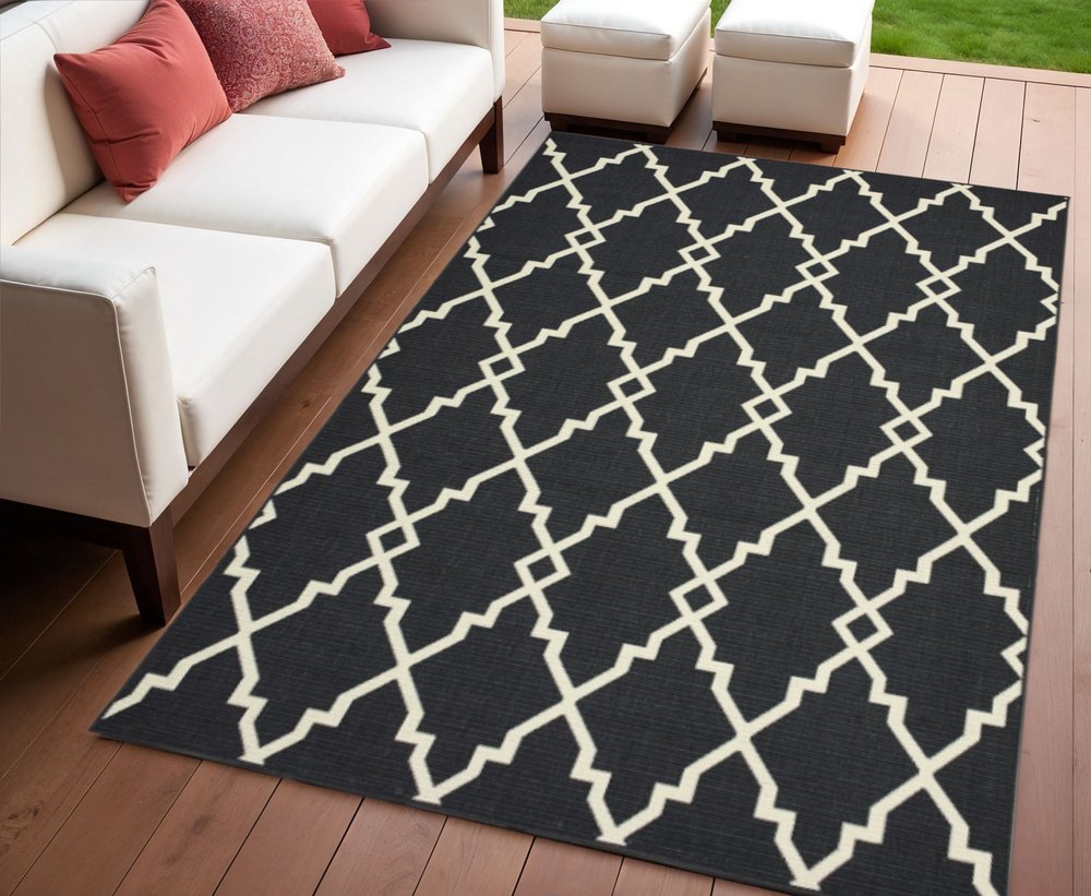 8' X 11' Black And Ivory Indoor Outdoor Area Rug