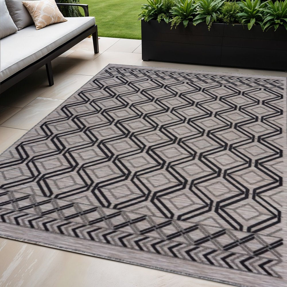 8' X 10' Black And Tan Indoor Outdoor Area Rug