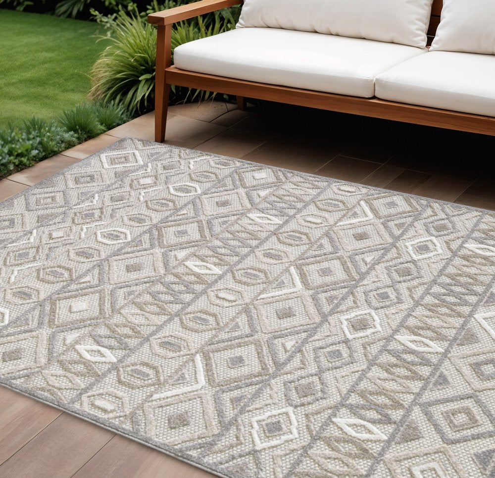8’ X 10’ Gray Ivory Aztec Pattern Indoor Outdoor Area Rug