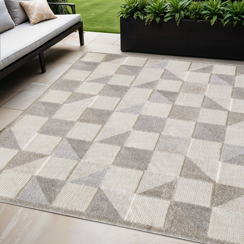 5' X 7' Gray Geometric Stain Resistant Indoor Outdoor Area Rug