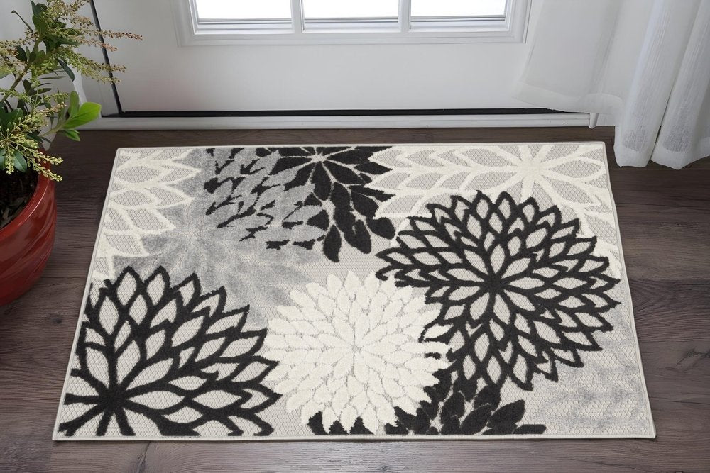 3' X 4' Black And White Indoor Outdoor Area Rug