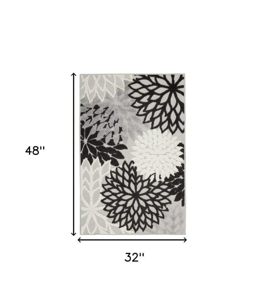 3' X 4' Black And White Indoor Outdoor Area Rug