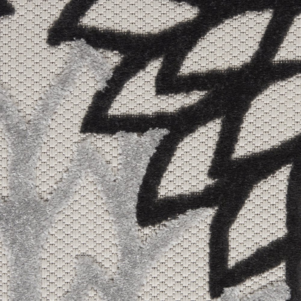 8' X 8' Black And White Indoor Outdoor Area Rug