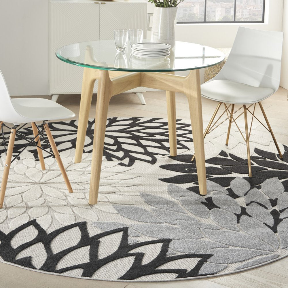 8' X 8' Black And White Indoor Outdoor Area Rug