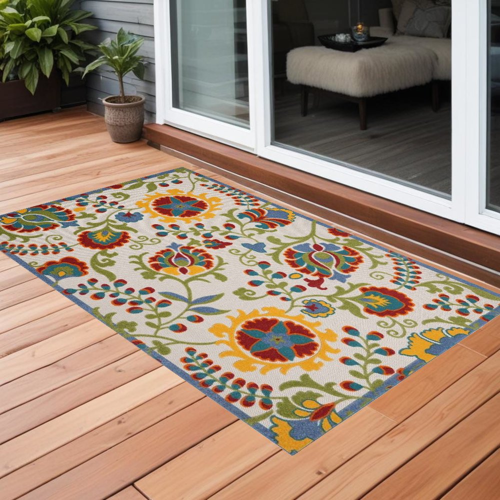 3' X 4' Green And Ivory Indoor Outdoor Area Rug