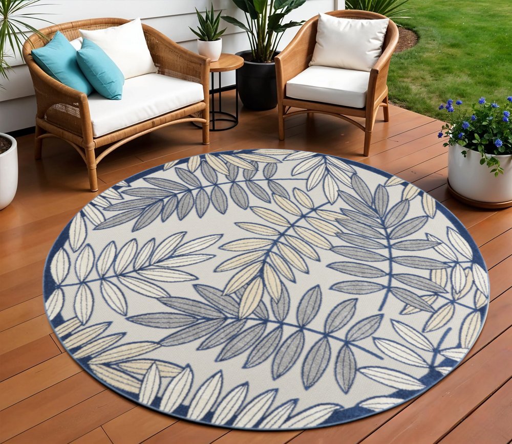 8' X 8' Ivory And Blue Round Indoor Outdoor Area Rug