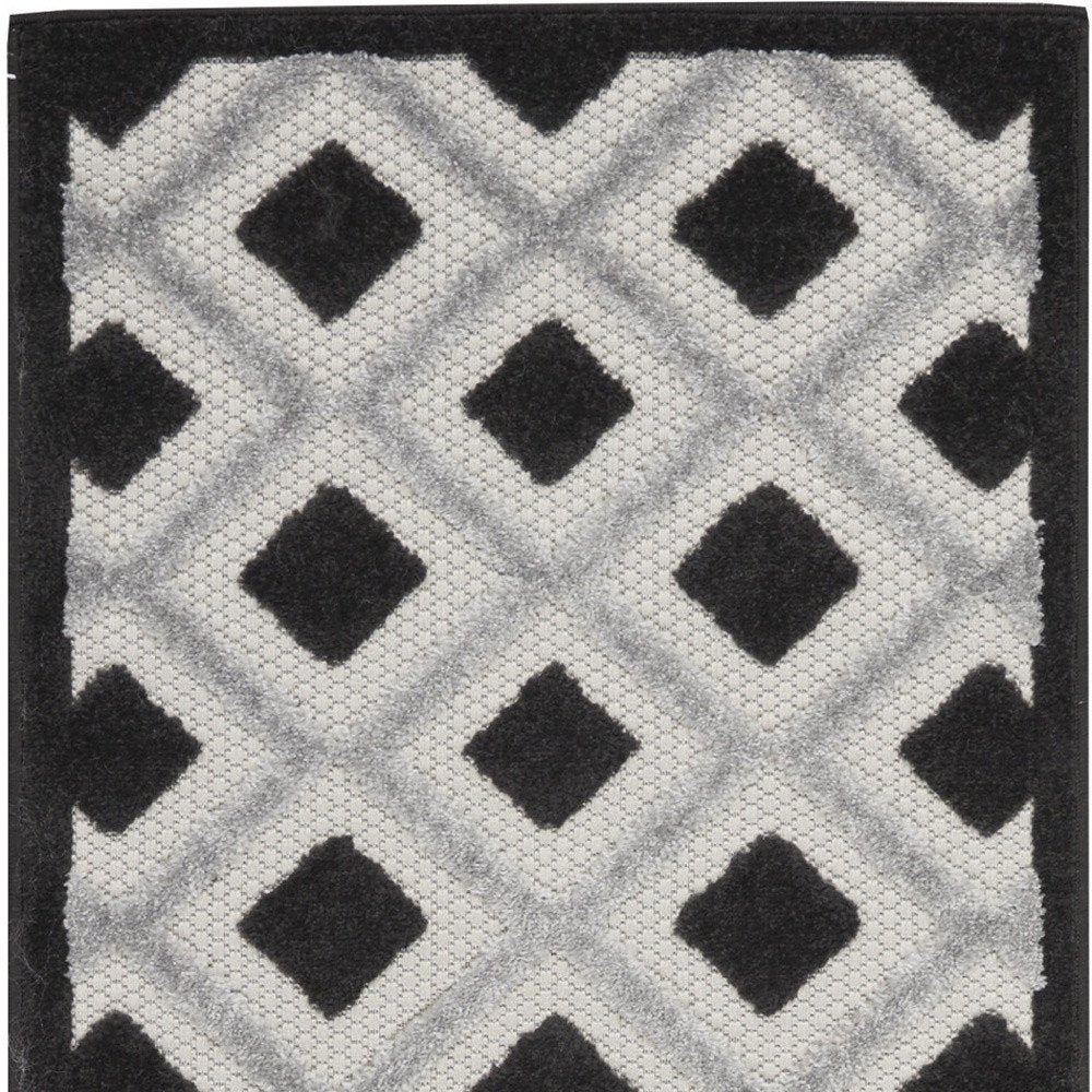 6' Black And White Indoor Outdoor Runner Rug