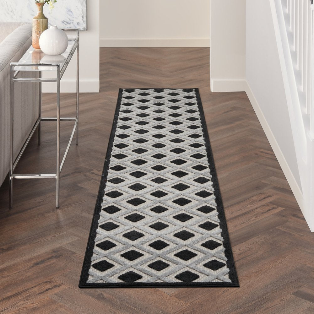 10' Black And White Indoor Outdoor Runner Rug