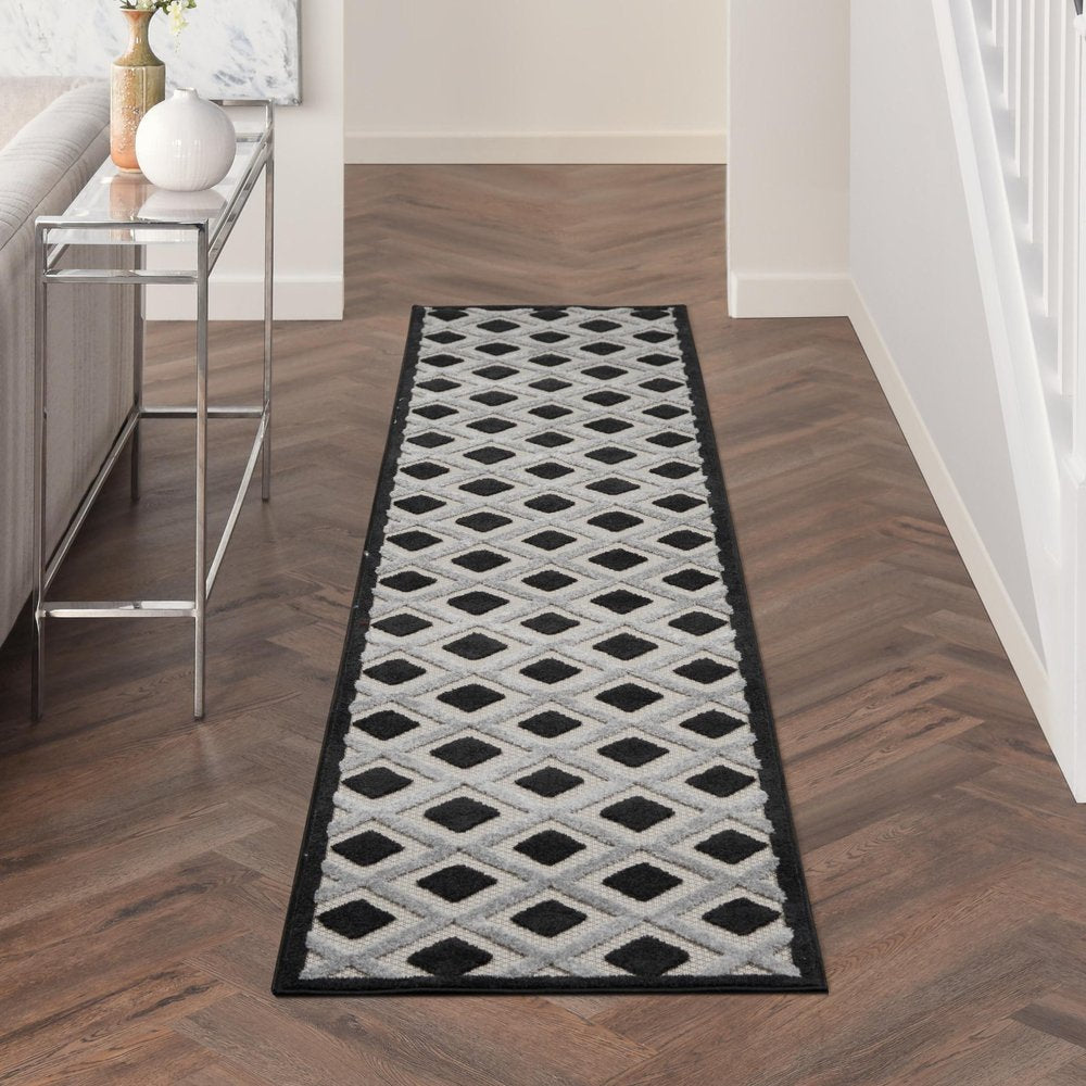 10' Black And White Indoor Outdoor Runner Rug