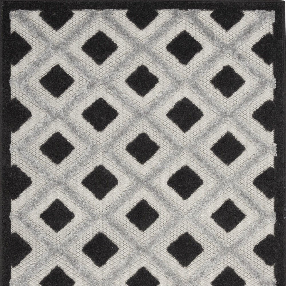 3' X 4' Black And White Indoor Outdoor Area Rug