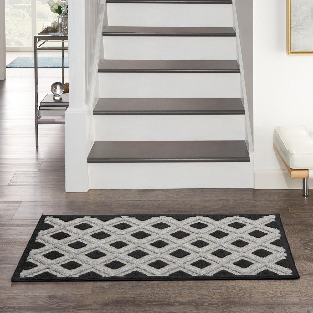 3' X 4' Black And White Indoor Outdoor Area Rug