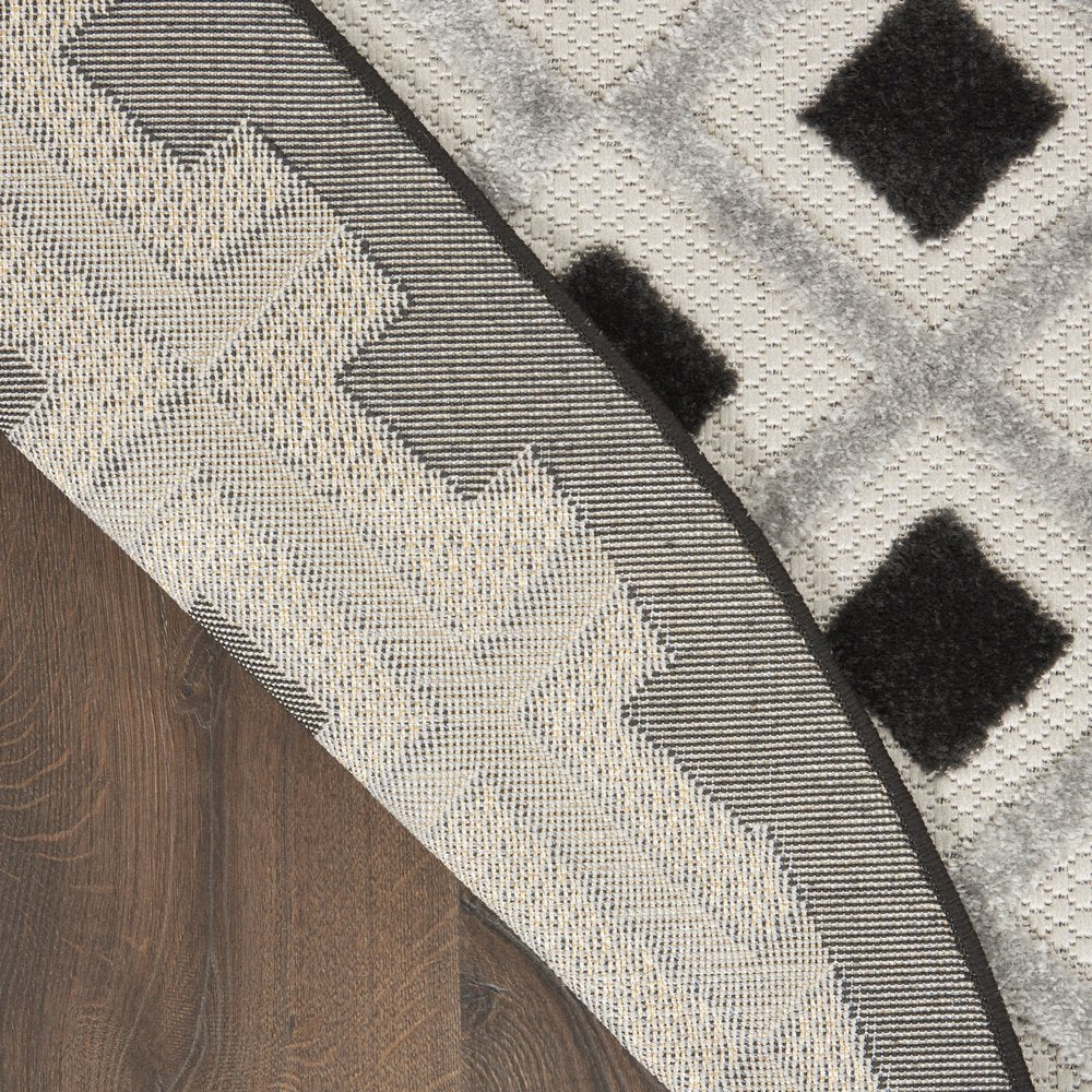 8' X 8' Black And White Round Indoor Outdoor Area Rug