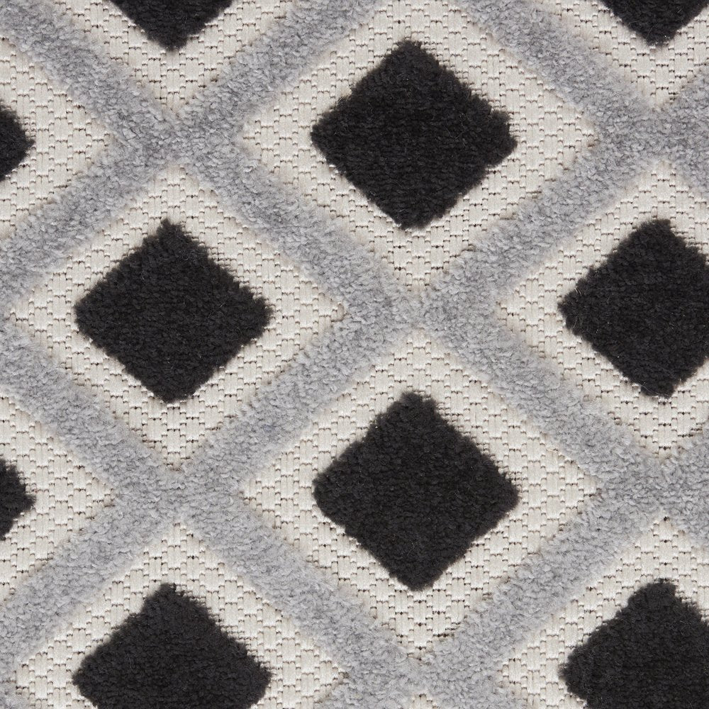 8' X 8' Black And White Round Indoor Outdoor Area Rug