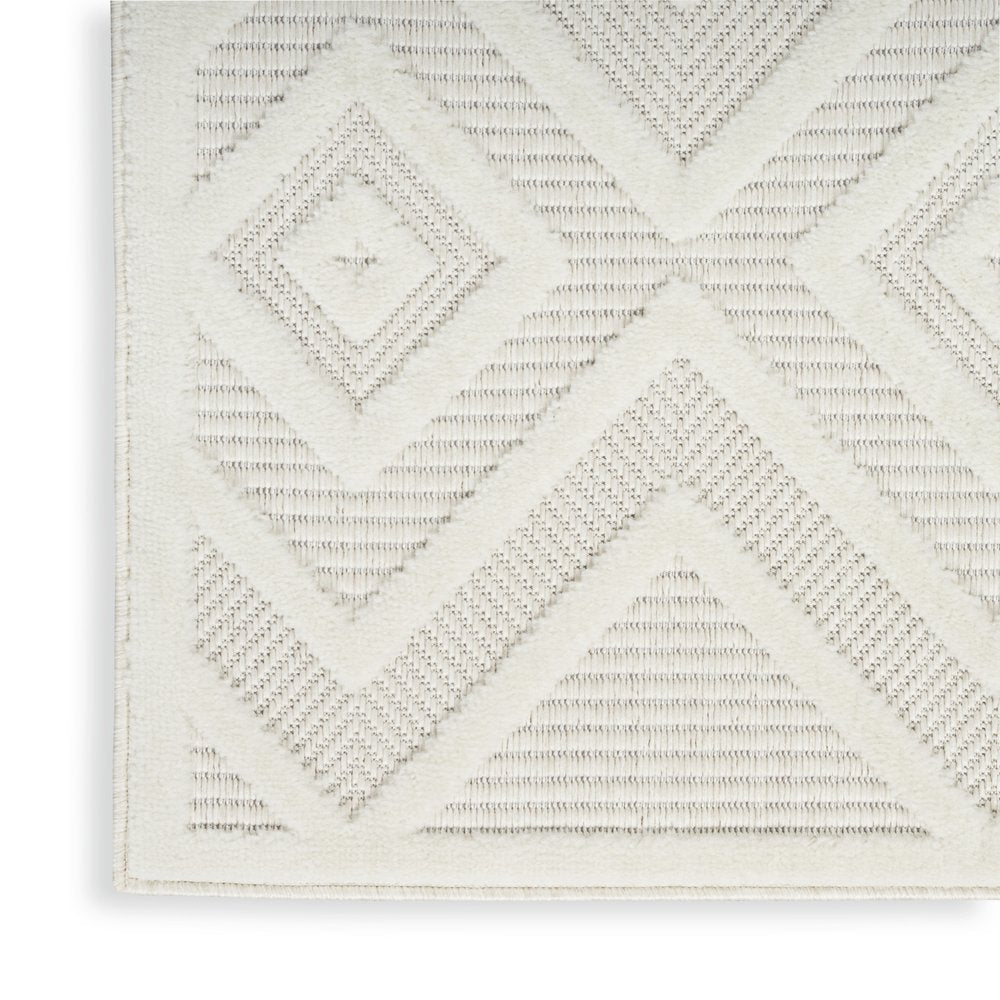 5' X 7' Ivory Indoor Outdoor Area Rug