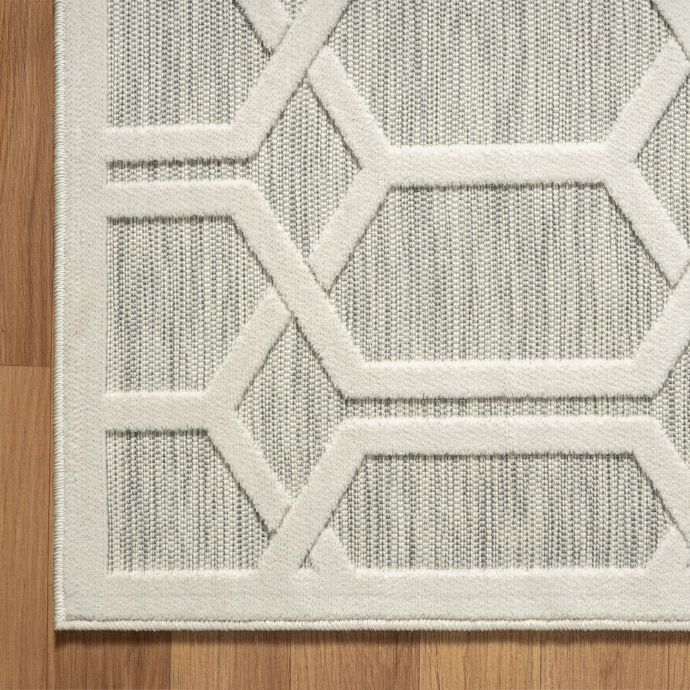 8' X 10' Gray And Ivory Indoor Outdoor Area Rug