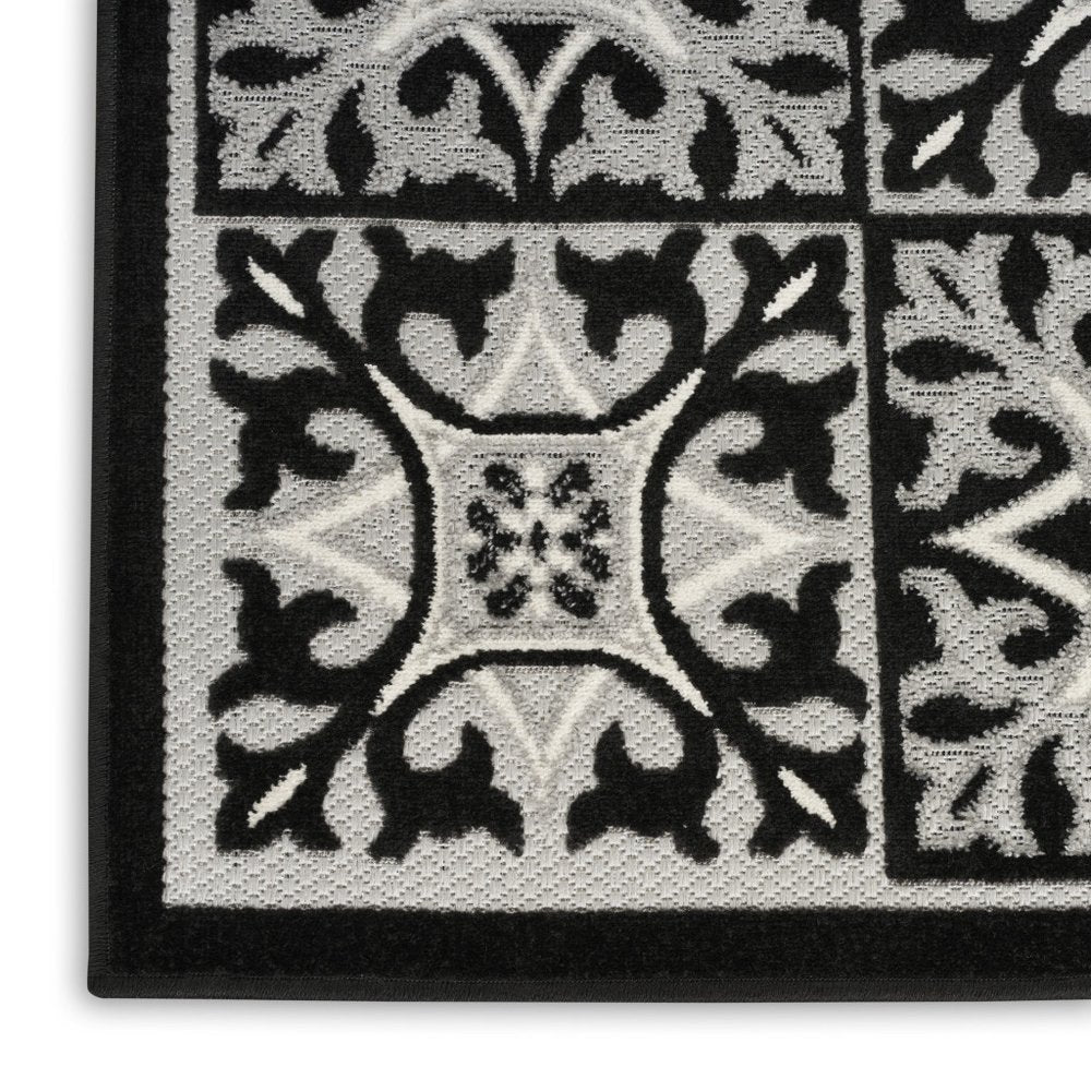6' X 9' Black And White Fleur De Lis Stain Resistant Non Skid Area Rug