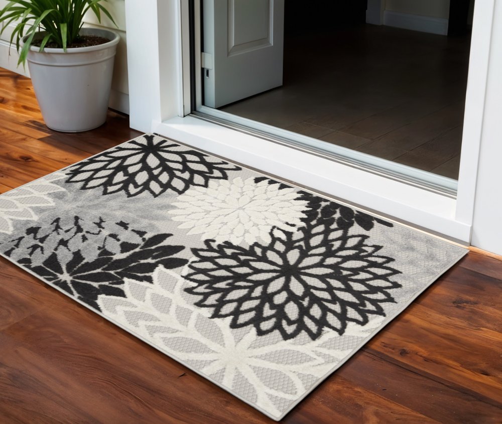 3' X 5' Black And White Floral Power Loom Area Rug