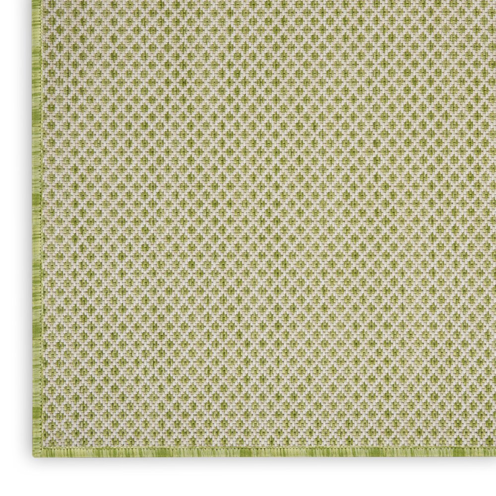 7' X 10' Green And Ivory Indoor Outdoor Area Rug
