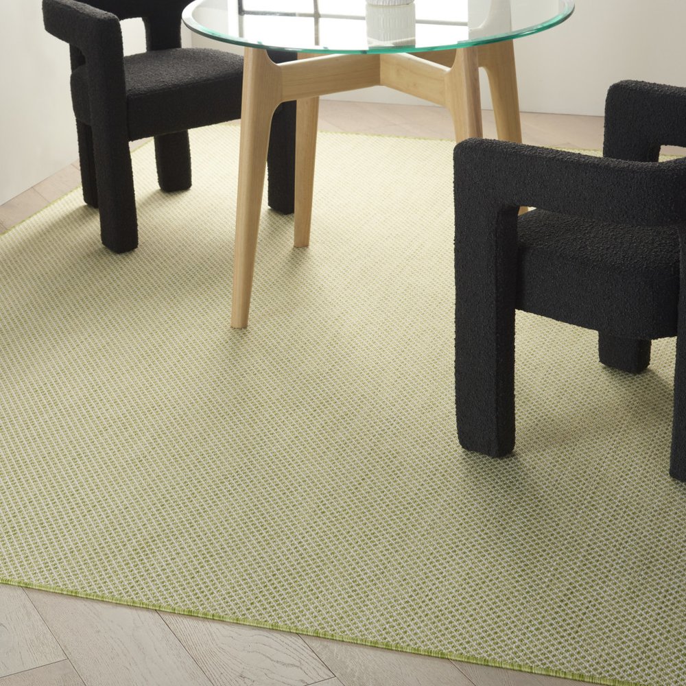 7' X 10' Green And Ivory Indoor Outdoor Area Rug