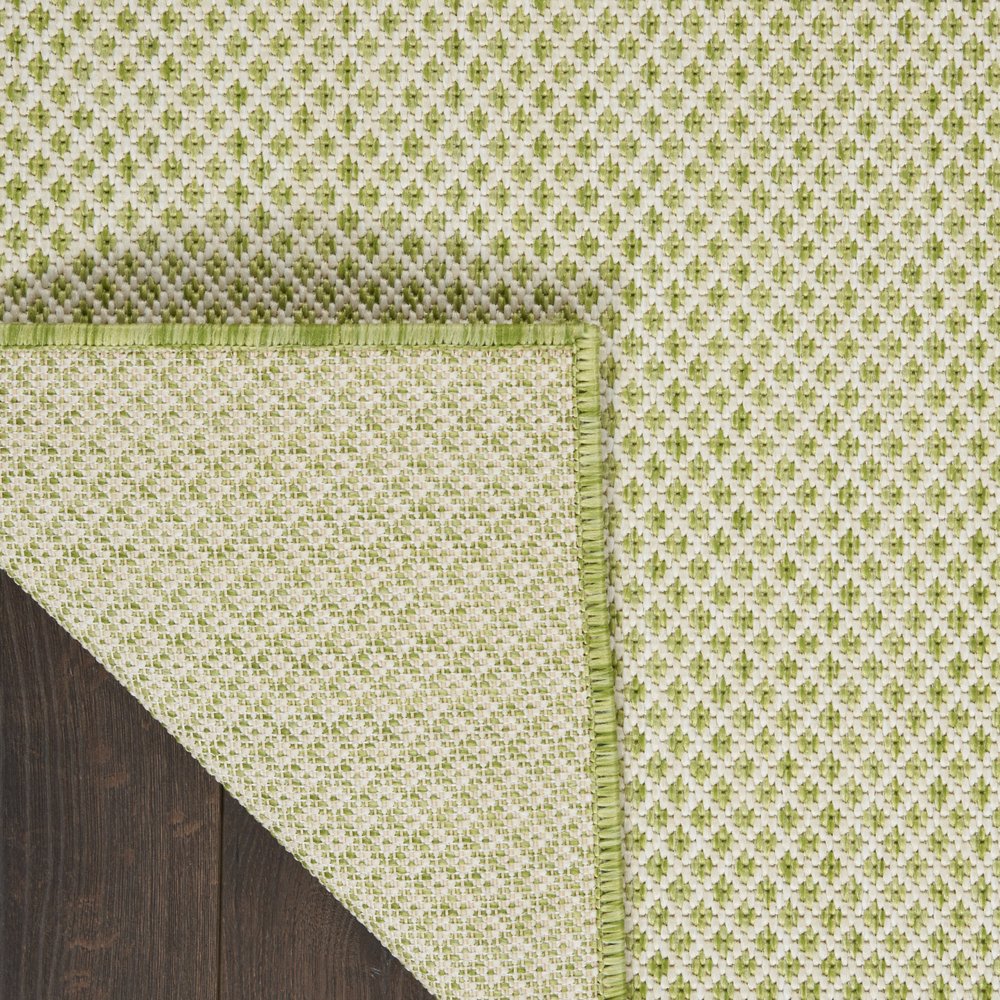 7' X 10' Green And Ivory Indoor Outdoor Area Rug