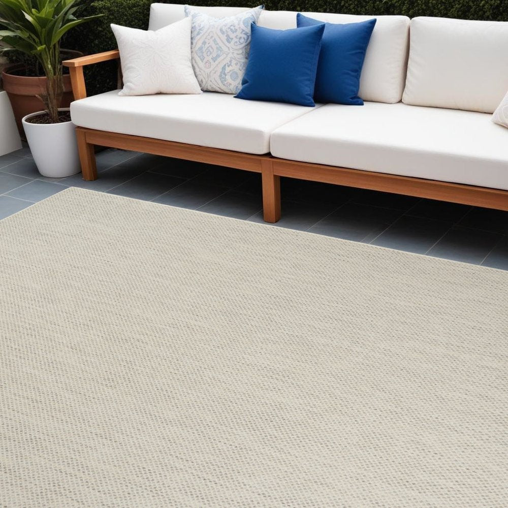 7' X 10' Ivory And Silver Indoor Outdoor Area Rug