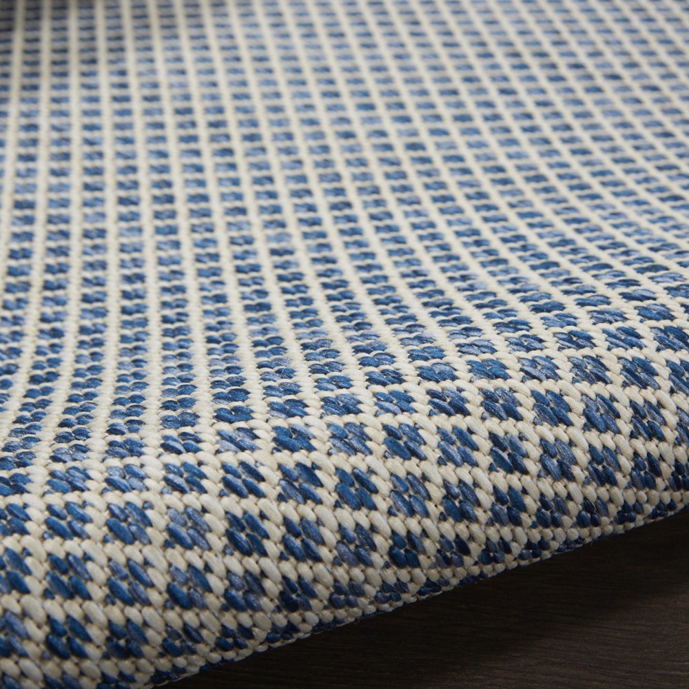 7' X 10' Blue And Ivory Indoor Outdoor Area Rug