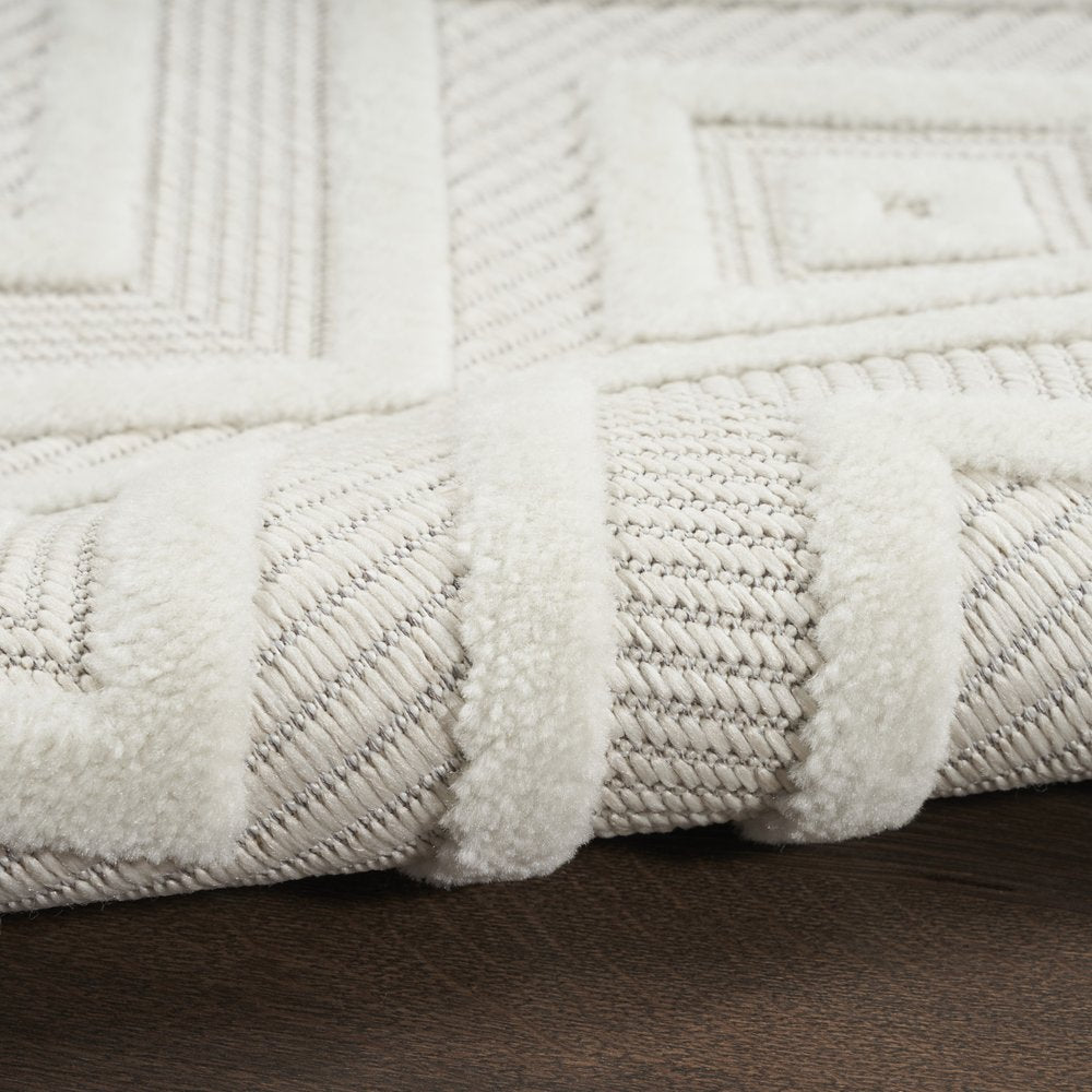 7' X 10' Ivory And White Indoor Outdoor Area Rug