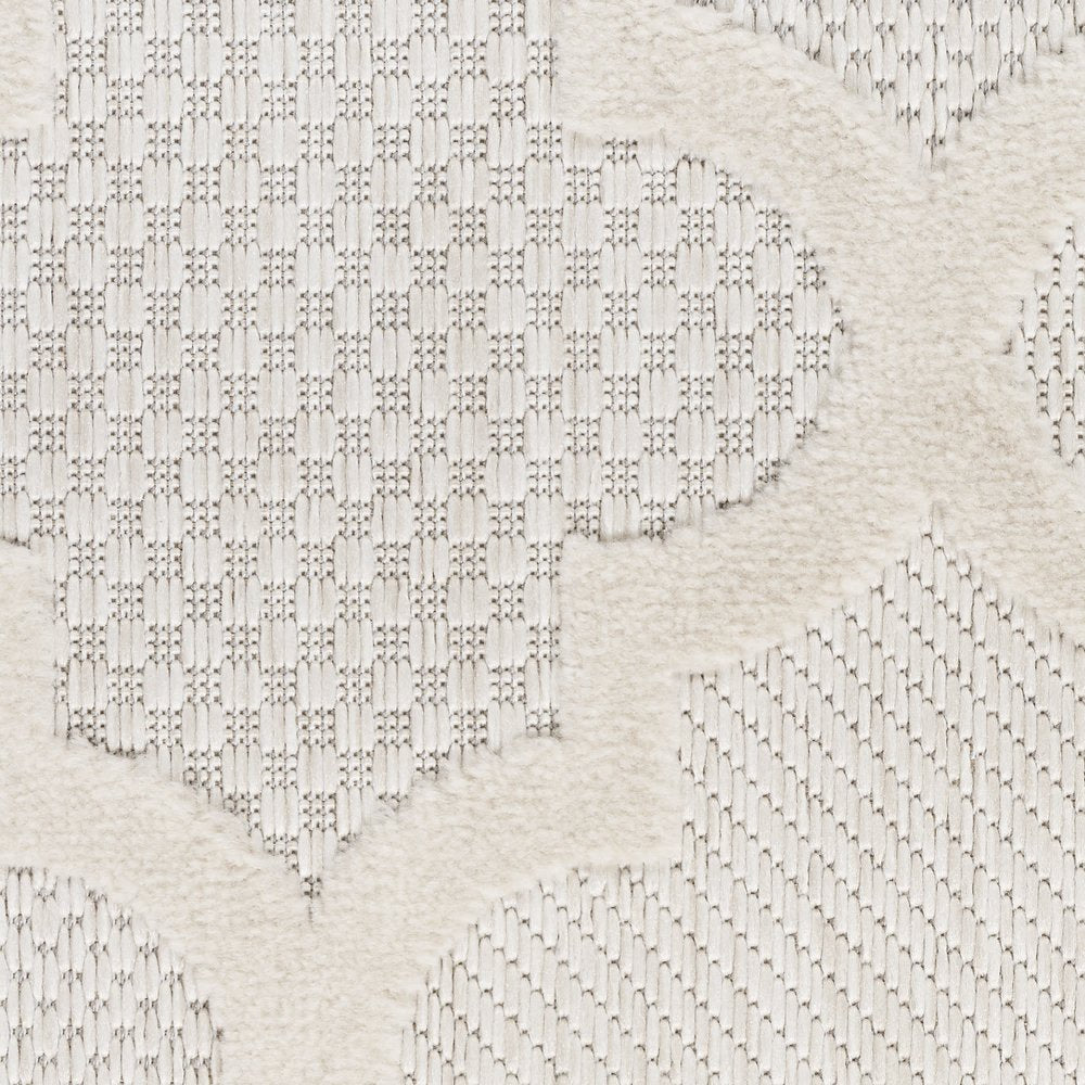 7' X 10' Ivory And White Indoor Outdoor Area Rug