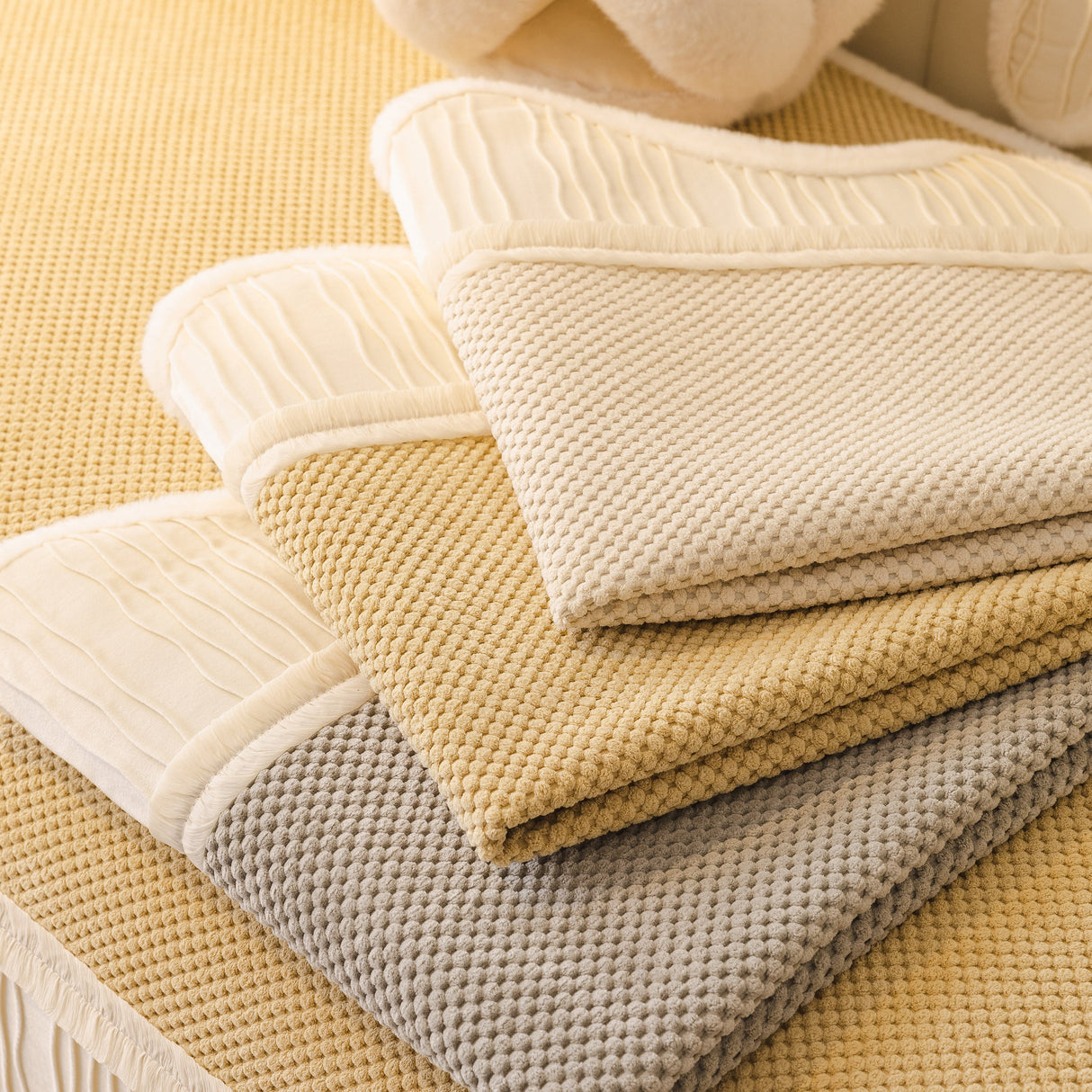 Dog Washable Sofa Protector Cover, Non-Slip Couch Slipcover with Soft Furry Trim