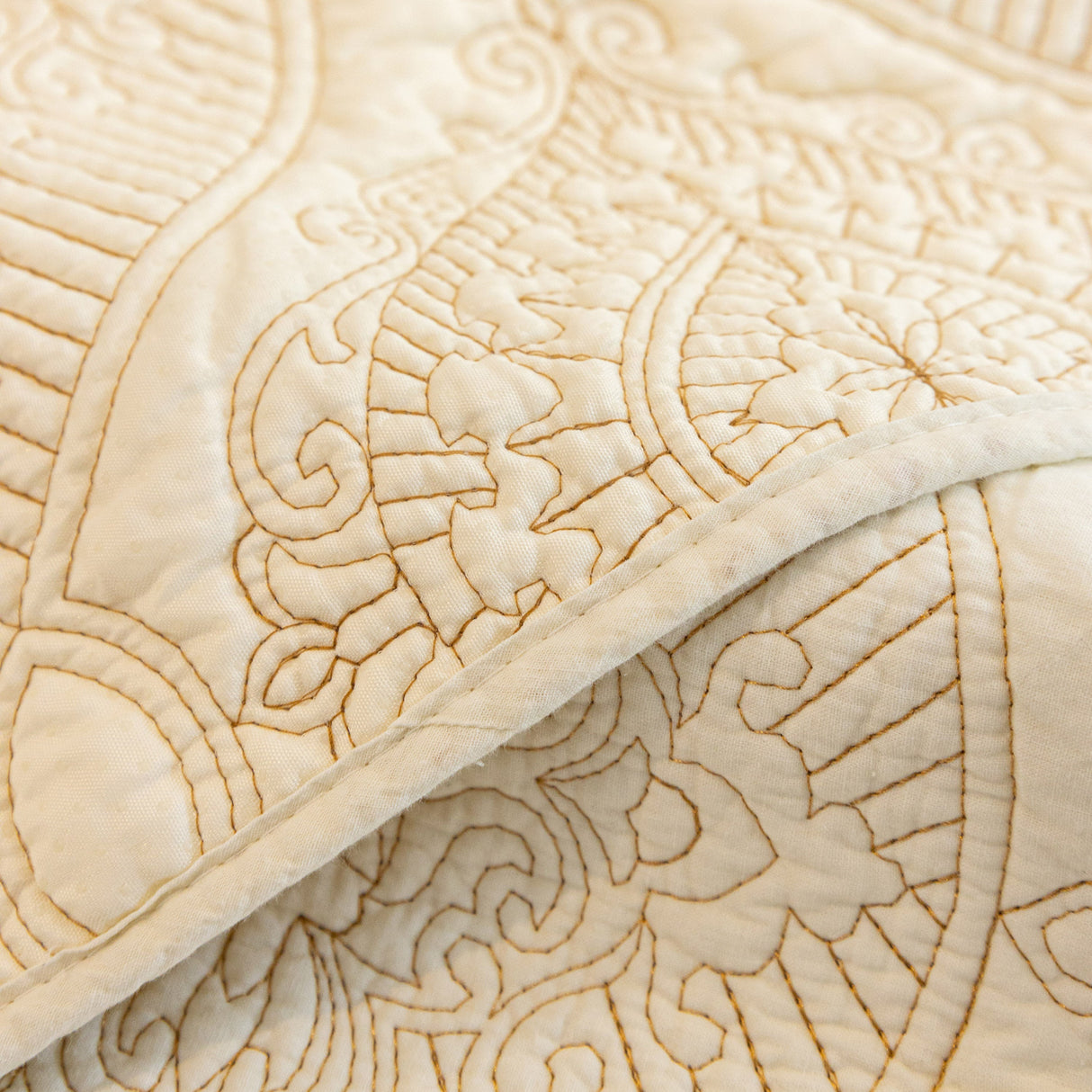 Baroque Sofa Cover – Quilted Cotton, Non-Slip, Washable with Ornate Embroidery