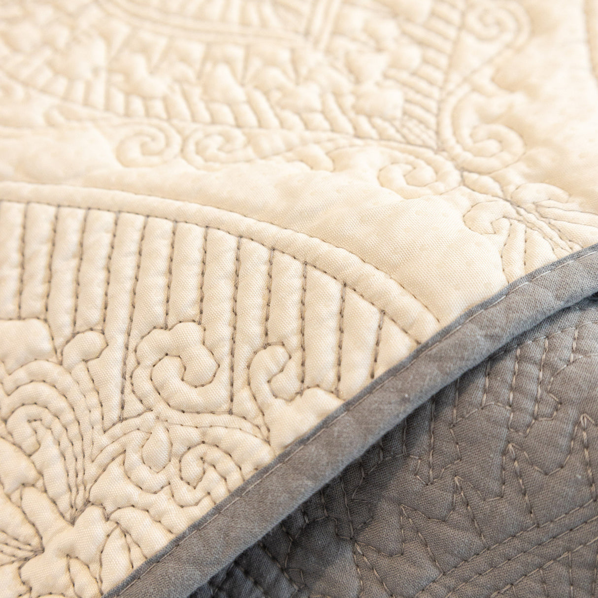 Baroque Sofa Cover – Quilted Cotton, Non-Slip, Washable with Ornate Embroidery