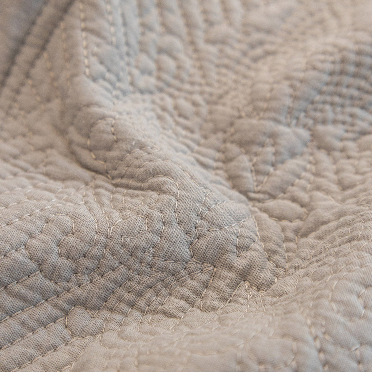 Baroque Sofa Cover – Quilted Cotton, Non-Slip, Washable with Ornate Embroidery