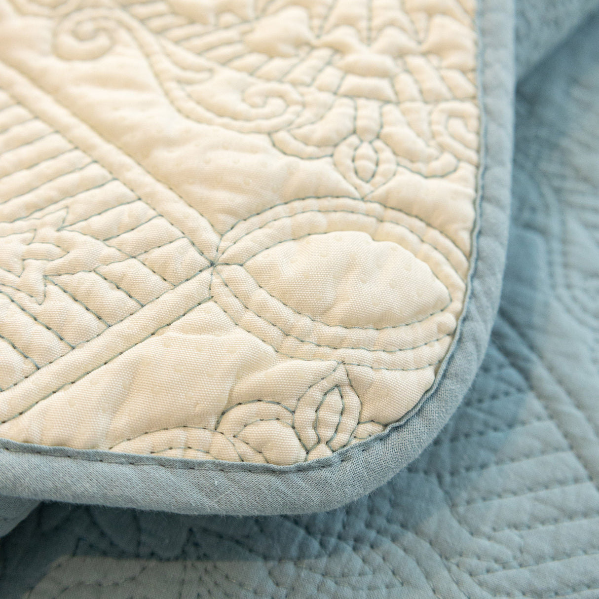 Baroque Sofa Cover – Quilted Cotton, Non-Slip, Washable with Ornate Embroidery